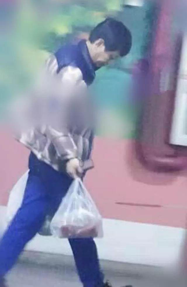 抗倭名将一生清贫,寒酸小墓草席裹尸,为何墓中却陪葬大量金器