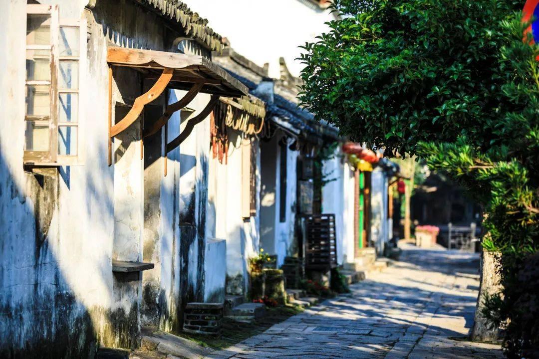 男子十年残害七名女性,报复社会偷制炸药欲炸办公楼