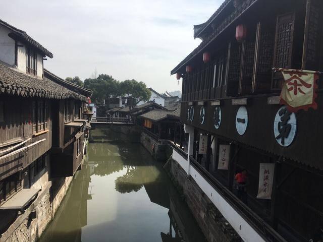 极速问答-白天看到白塔山上的标志性建筑白塔是不是光的反射?相关问题一站解答平台
